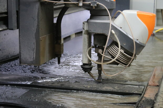 Wij snijden je Rubber Schijf op de Waterjet